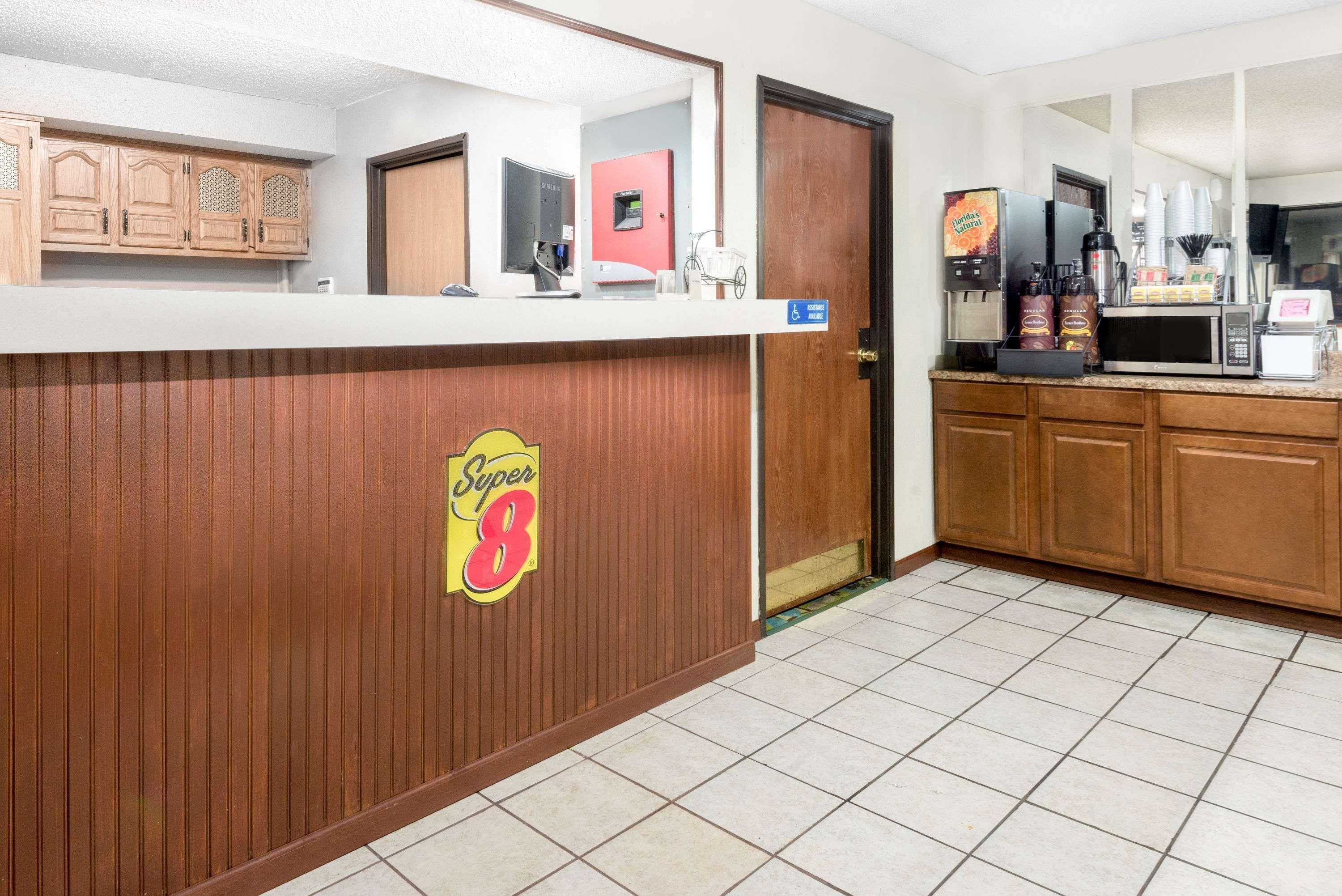 Super 8 By Wyndham Kent/Akron Area Exteriér fotografie