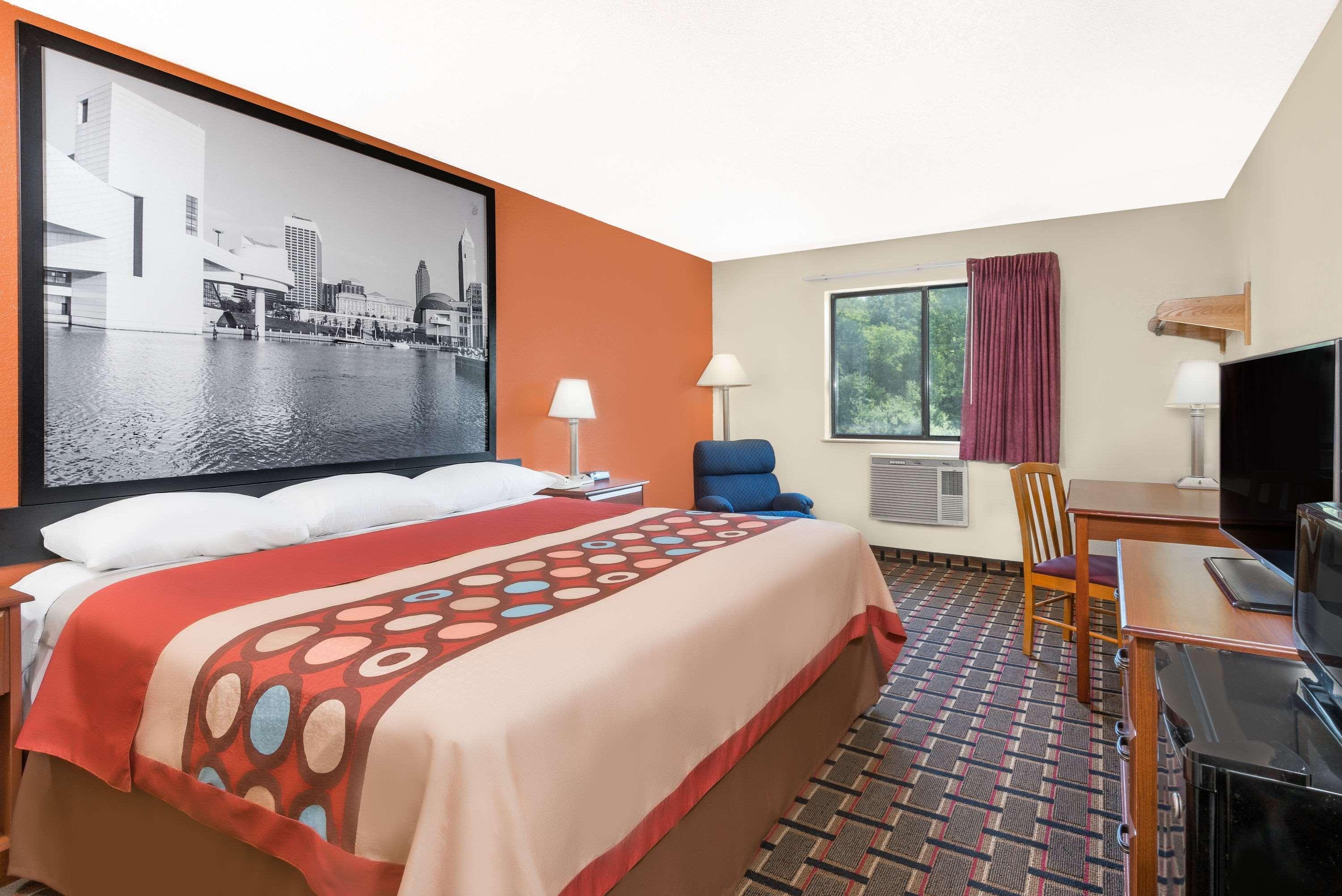 Super 8 By Wyndham Kent/Akron Area Exteriér fotografie