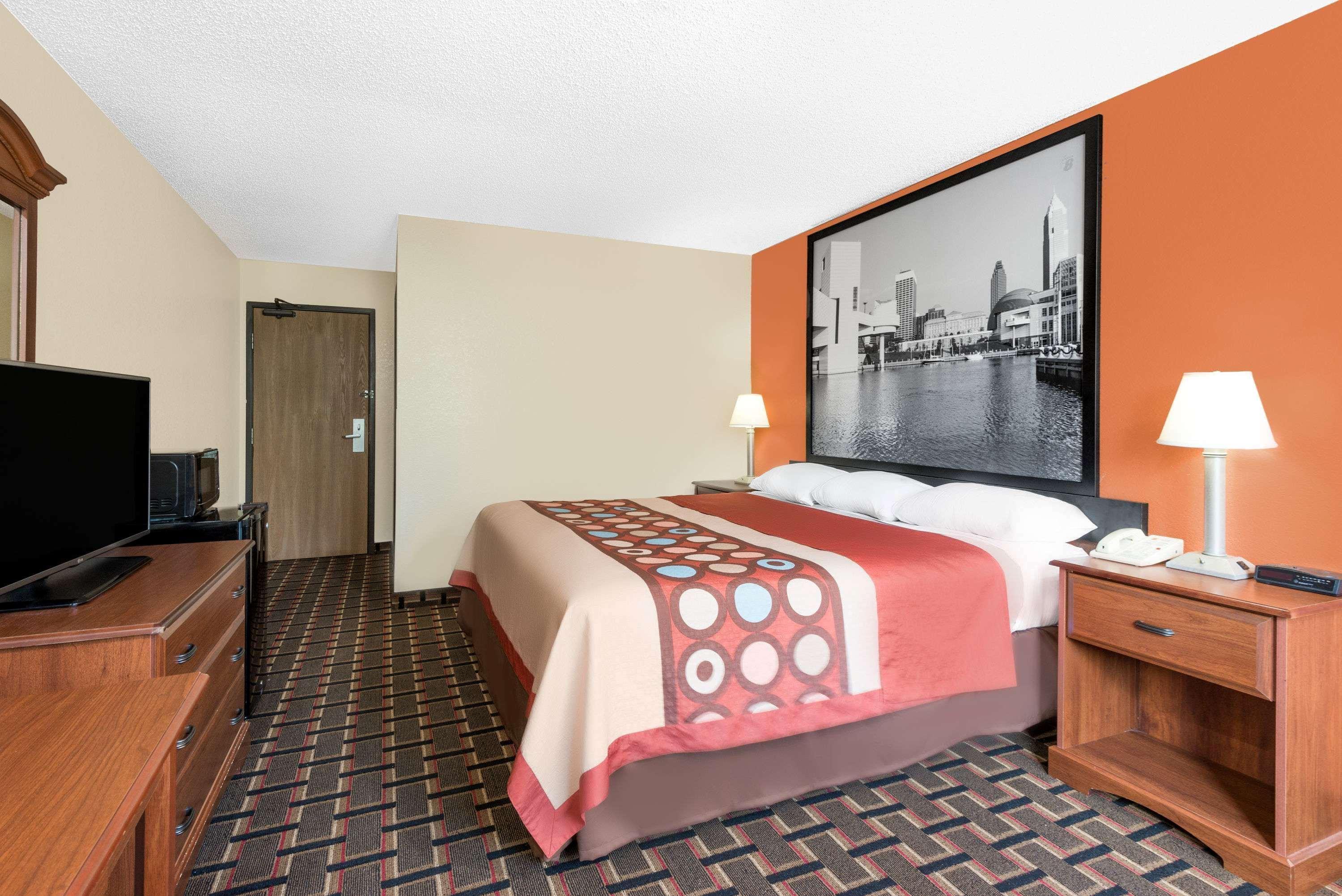 Super 8 By Wyndham Kent/Akron Area Exteriér fotografie