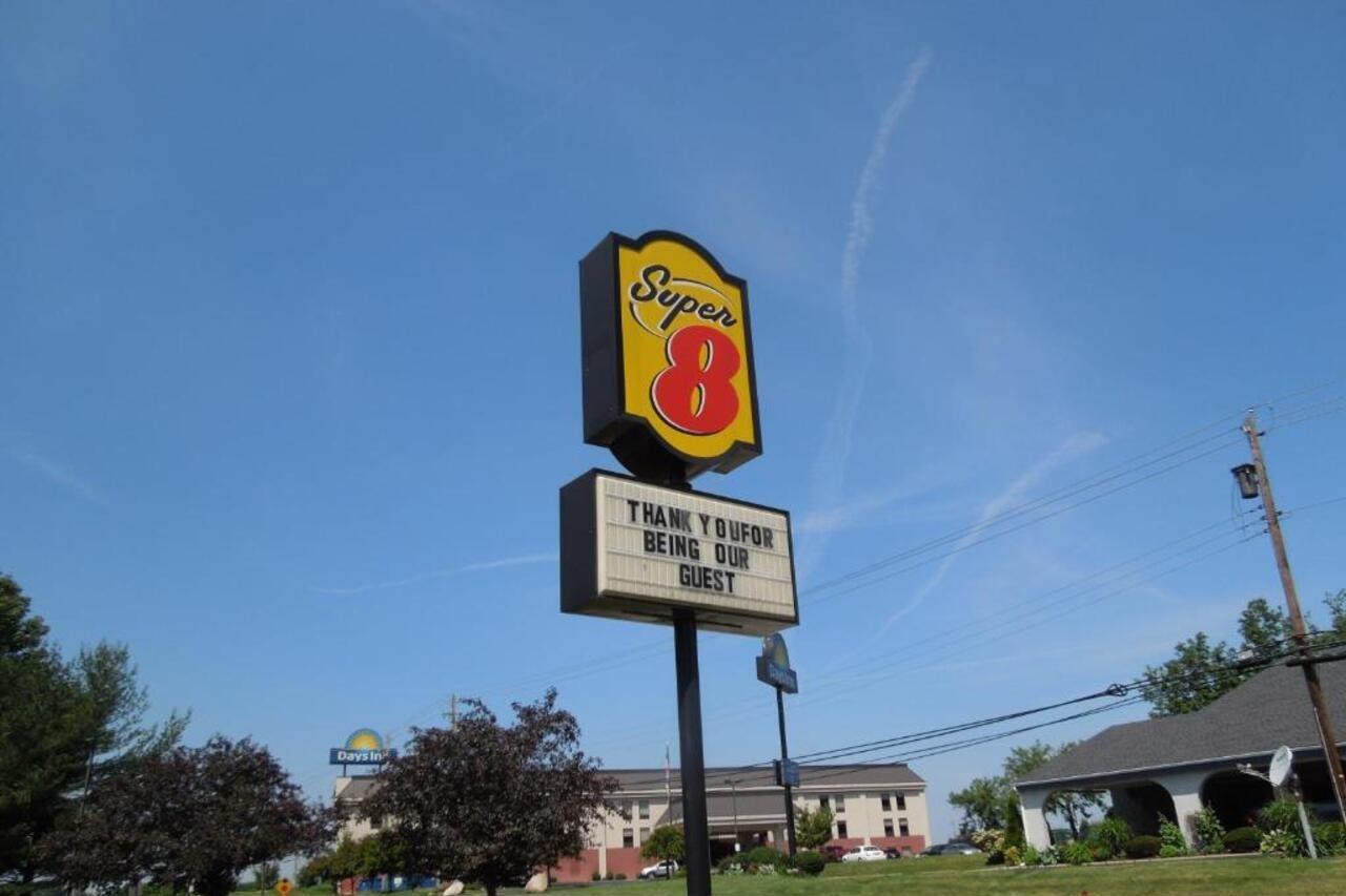 Super 8 By Wyndham Kent/Akron Area Exteriér fotografie